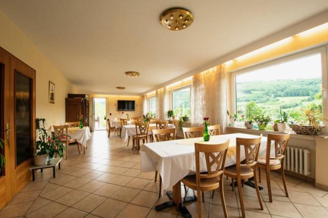 Wein Und Gastehaus Marlene Pohl Hotel Kinheim Ngoại thất bức ảnh