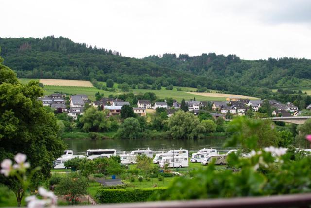 Wein Und Gastehaus Marlene Pohl Hotel Kinheim Ngoại thất bức ảnh