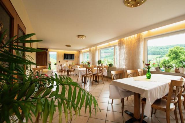 Wein Und Gastehaus Marlene Pohl Hotel Kinheim Ngoại thất bức ảnh